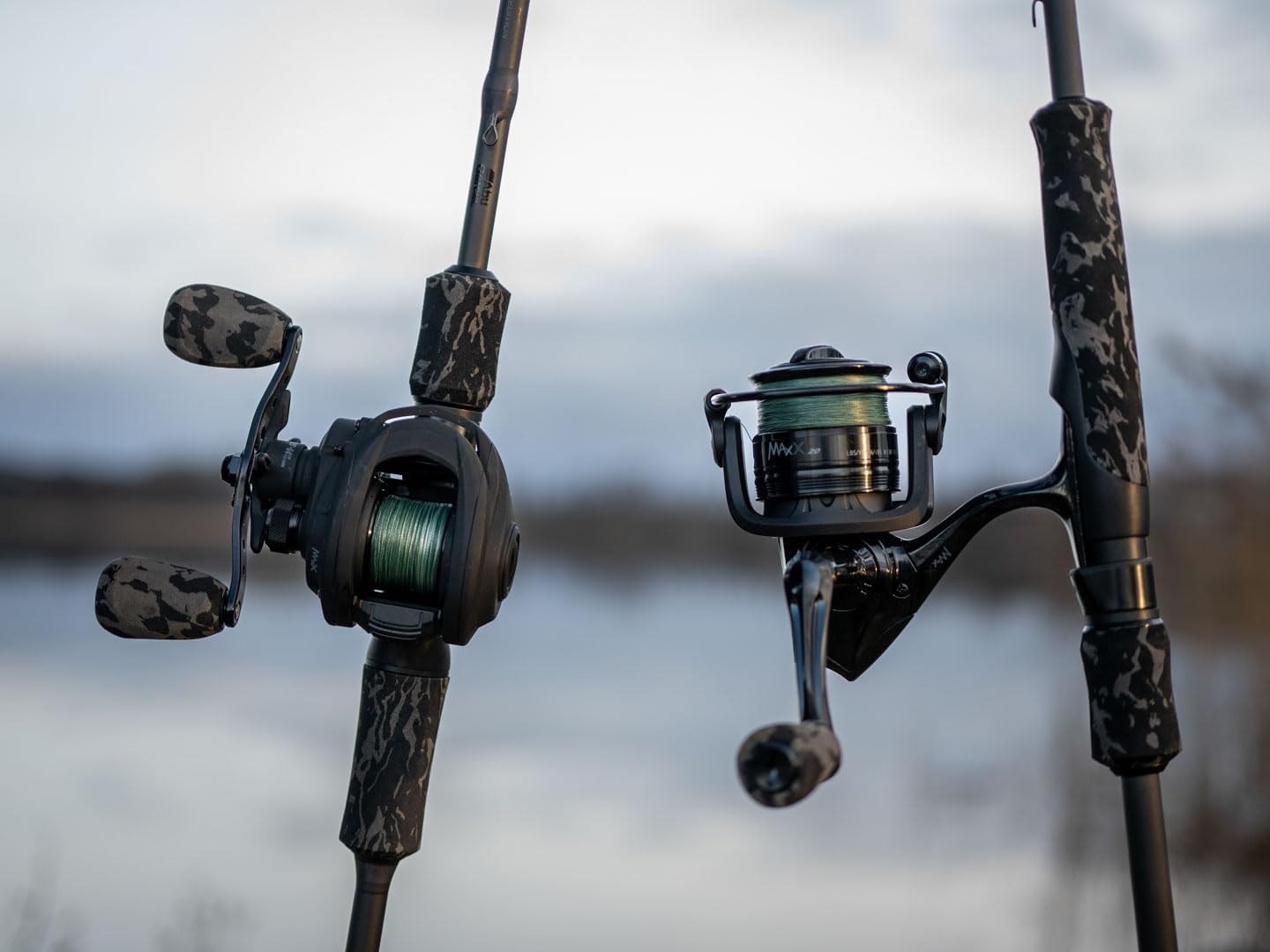 Abu Garcia MAX X Black OPS Gießen Angelruten und Rollen-Kombination 1.98m 10-40g, Flussangel-Rutenset, Baitcast für Süßwasser-Raubfischangler, Raubfischangel-Rutenset, Hecht Barsch Zander, Schwarz 9 610jGUj05bL. AC SL1440 - antaresshop.de
