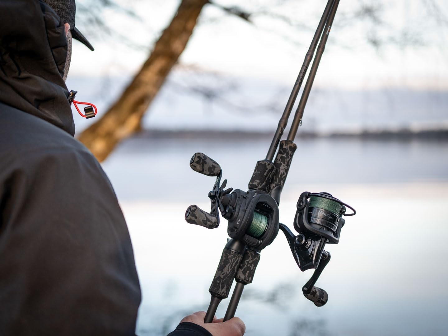 Abu Garcia MAX X Black OPS Gießen Angelruten und Rollen-Kombination 1.98m 10-40g, Flussangel-Rutenset, Baitcast für Süßwasser-Raubfischangler, Raubfischangel-Rutenset, Hecht Barsch Zander, Schwarz 10 61DW5JIJeGL. AC SL1440 - antaresshop.de